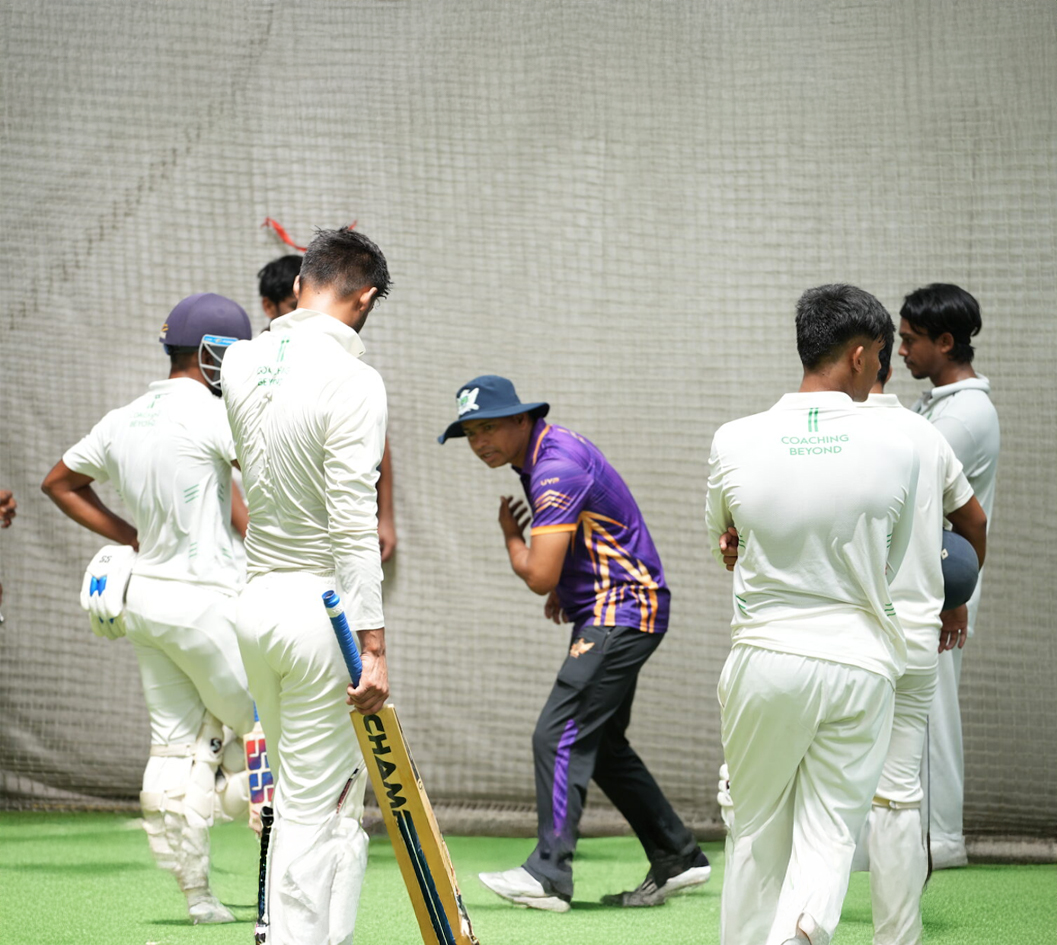 players learning cricket techniques in coaching beyond